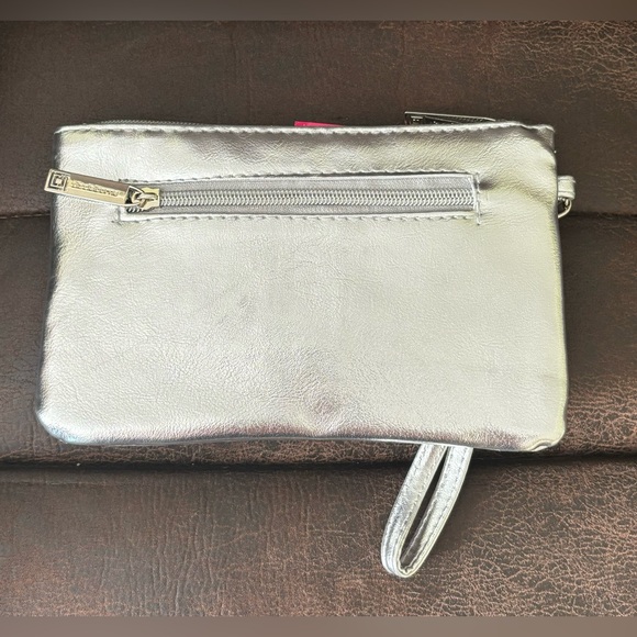 Liz Claiborne phone charging wallet - Picture 2 of 5